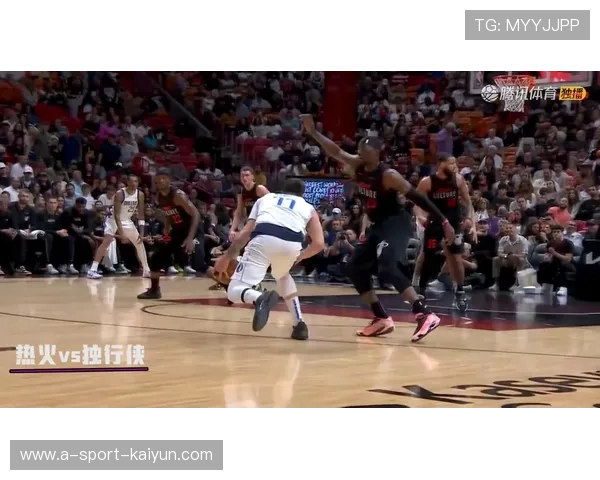 东契奇后撤三分出手命中，独行侠再度反超